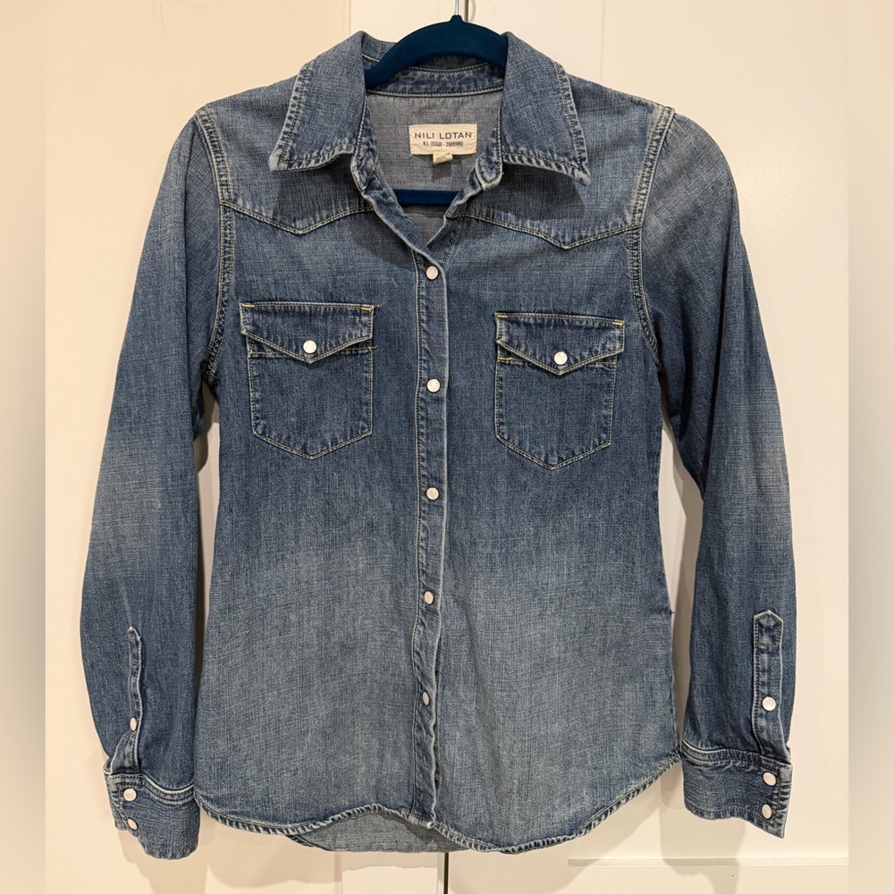 NILI LOTAN Travis Denim Shirt In Classic Wash Size XS EUC - Picture 10 of 16